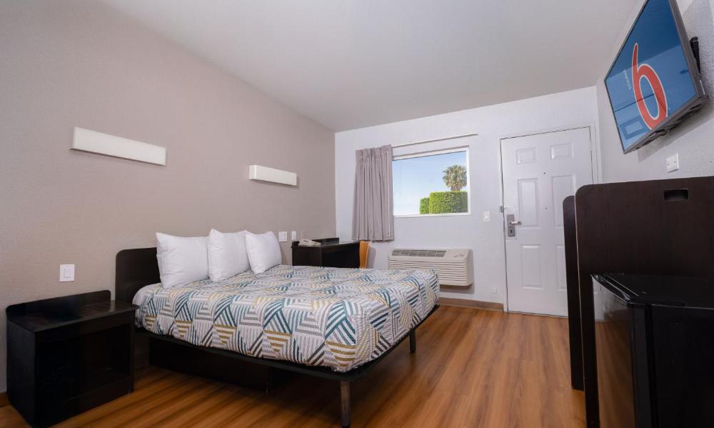 Double Room - Disability Access - Non-Smoking interior