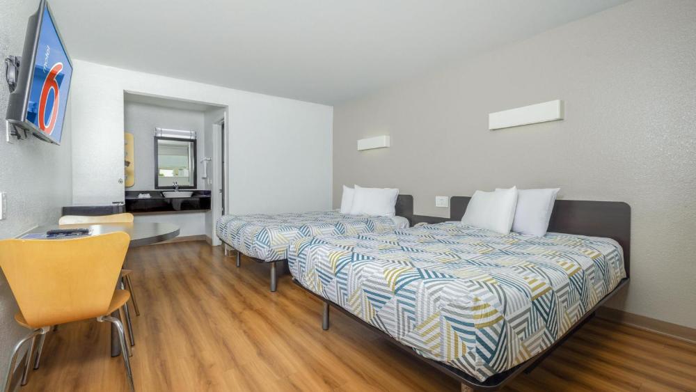 Deluxe Queen Room with Two Queen Beds interior